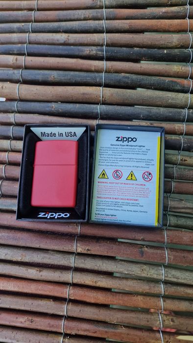 Brichetă Zippo Originală Red Matte – Nouă în cutie / Made in USA