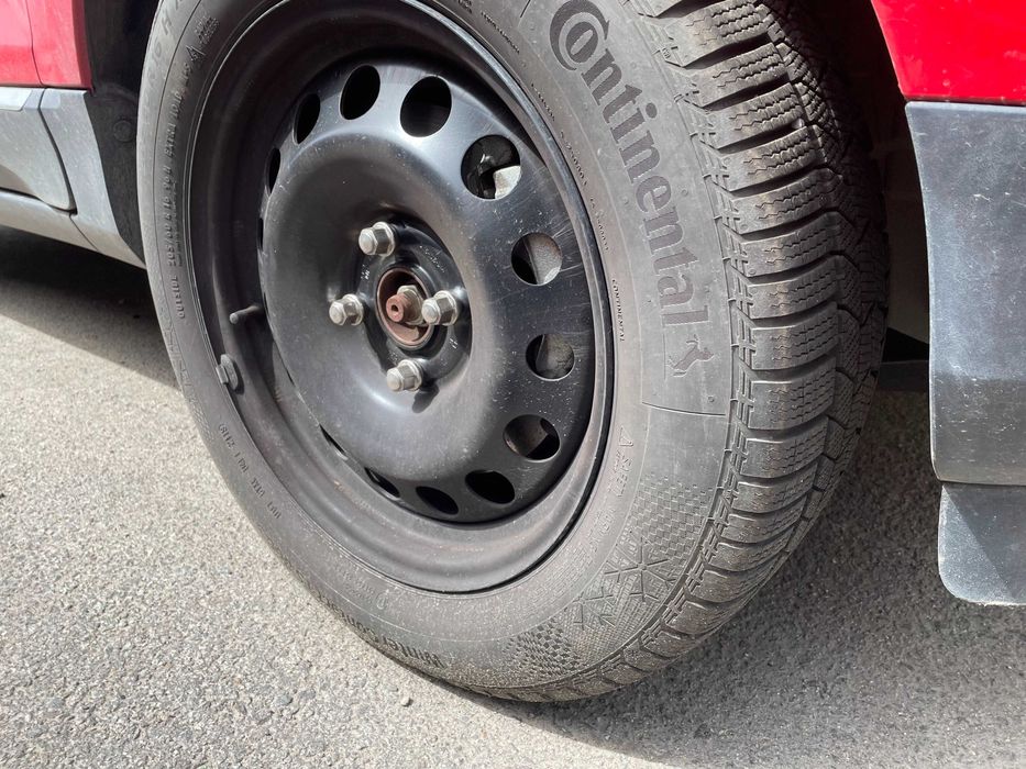 Vand jenti Ford cu anvelope de iarna 205/60/R16.