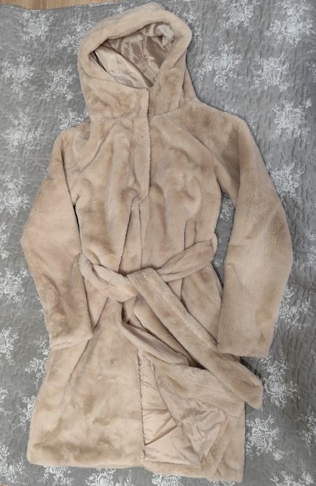 Дамско зимно  меко палто  със завързващ се колан и странични джобове