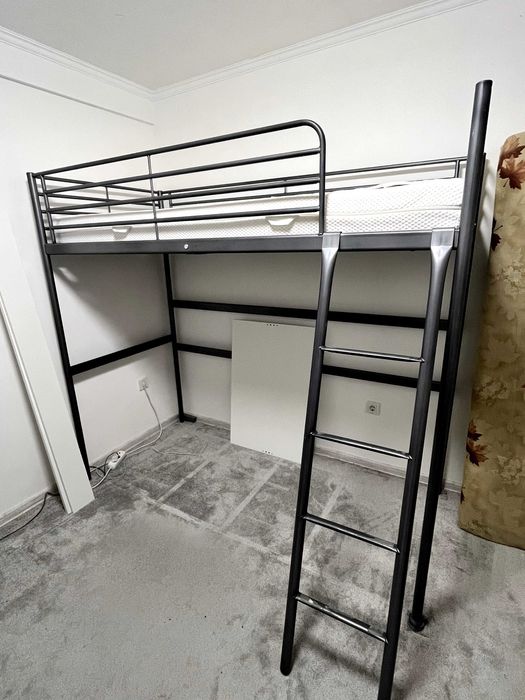 Легло от IKEA Svarta (Дървени ламени е ПОДАРЪК!!)