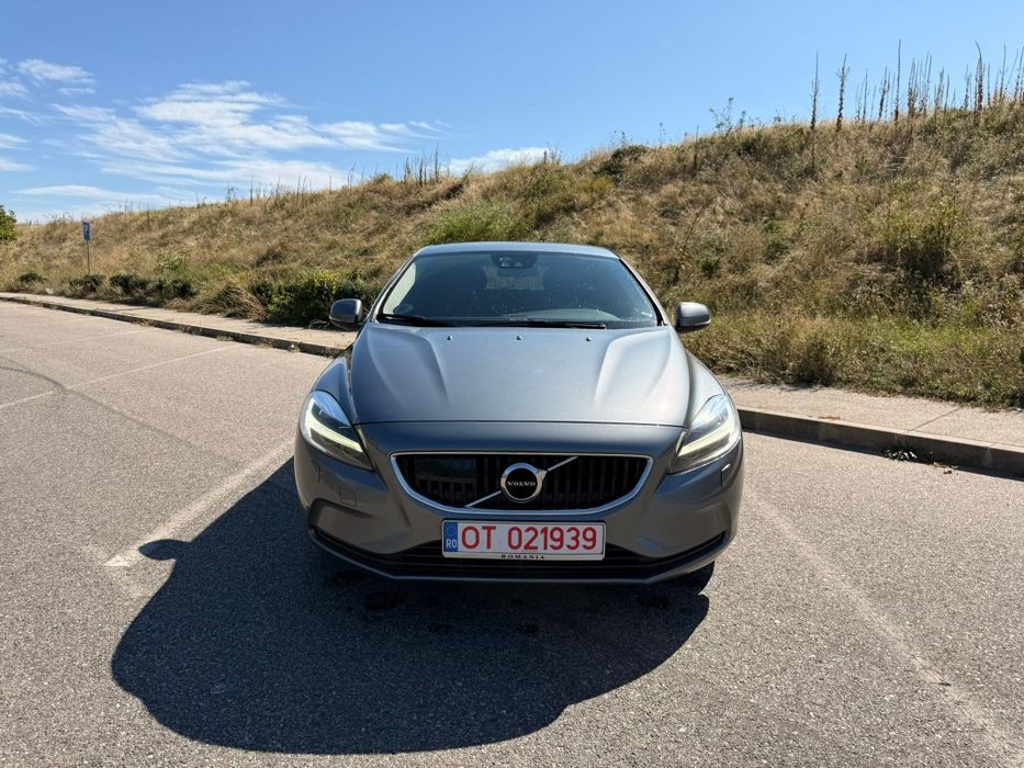 VOLVO V40 prima înmatriculare 2017