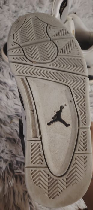 Jordan 4 Retro Platinum Gold