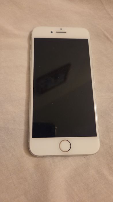 Apple iPhone 7 128gb не включается без коробки