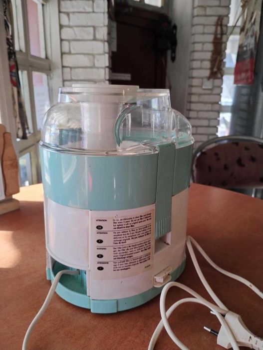 Сокоизтисквачка Delongi robo djet