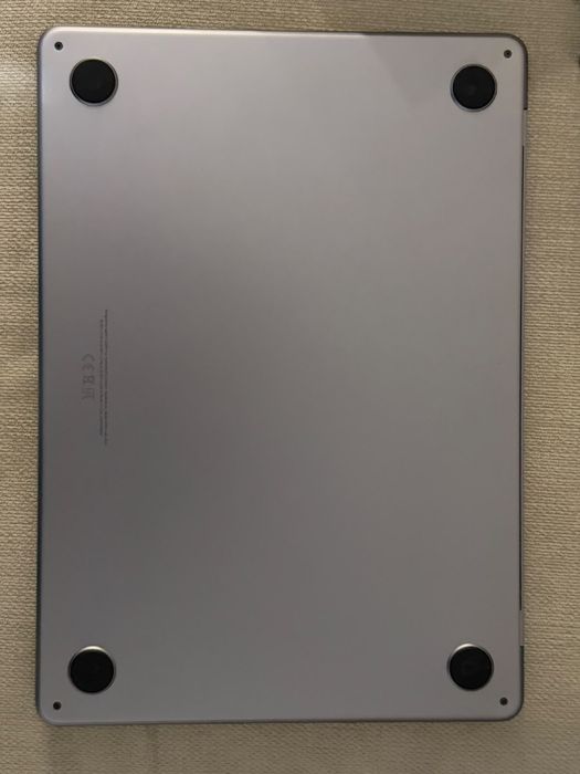 Продам macbook Air M2 (2023 года)