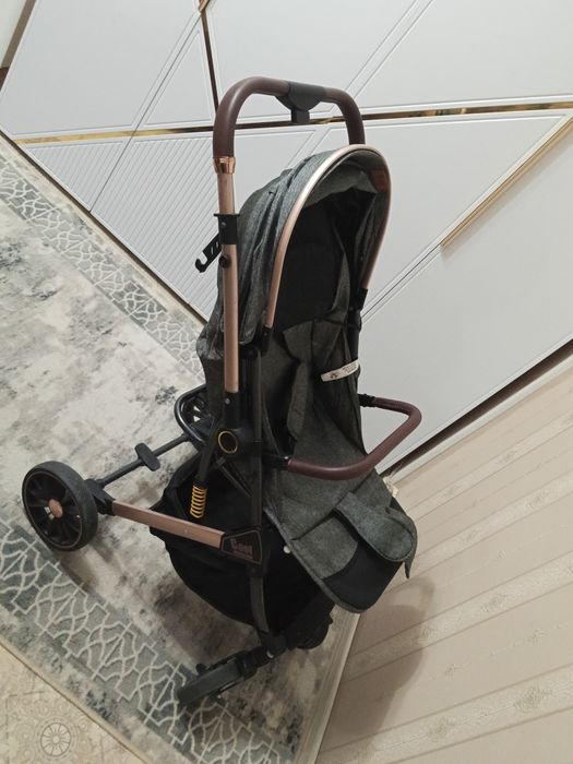 Продаю прогулочную коляску