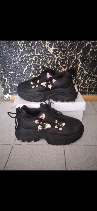 Маратонки с пеперуди