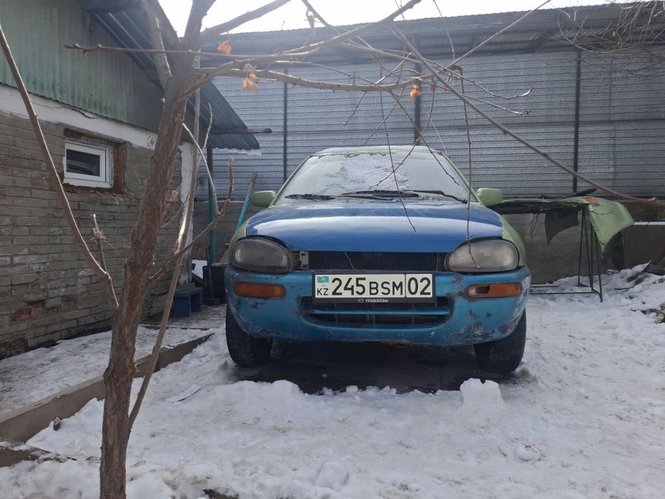 Продам  мазда  121