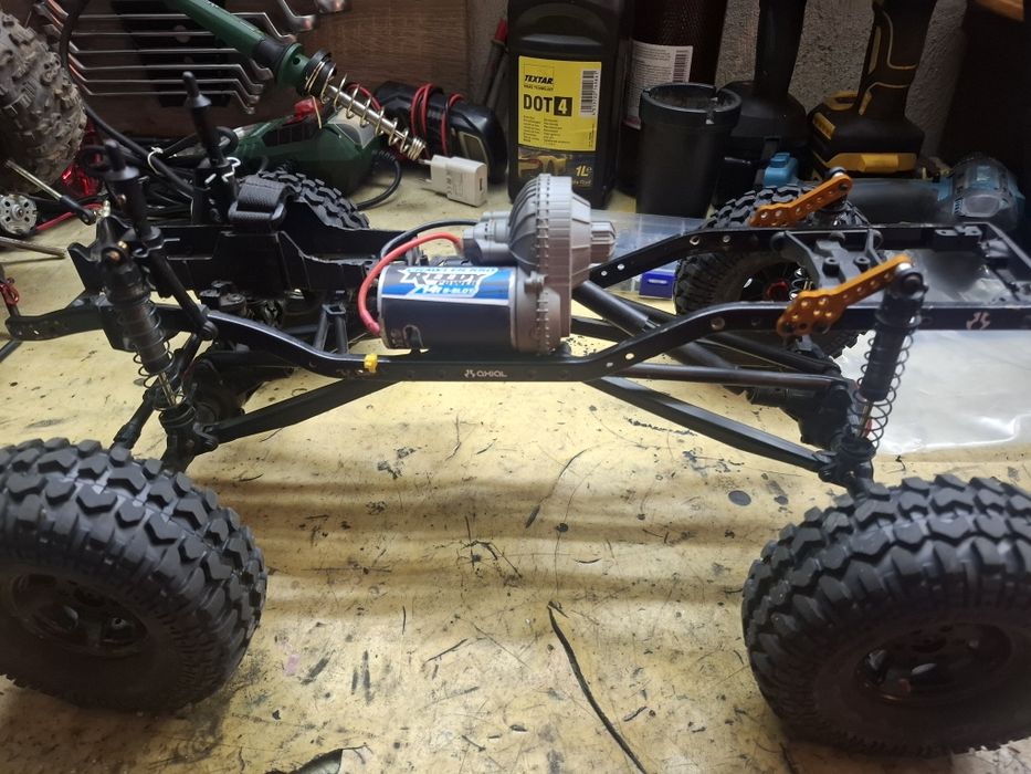 Axial scx 10-2 rc crawler