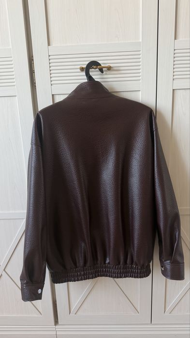 Бомбер из эко кожи