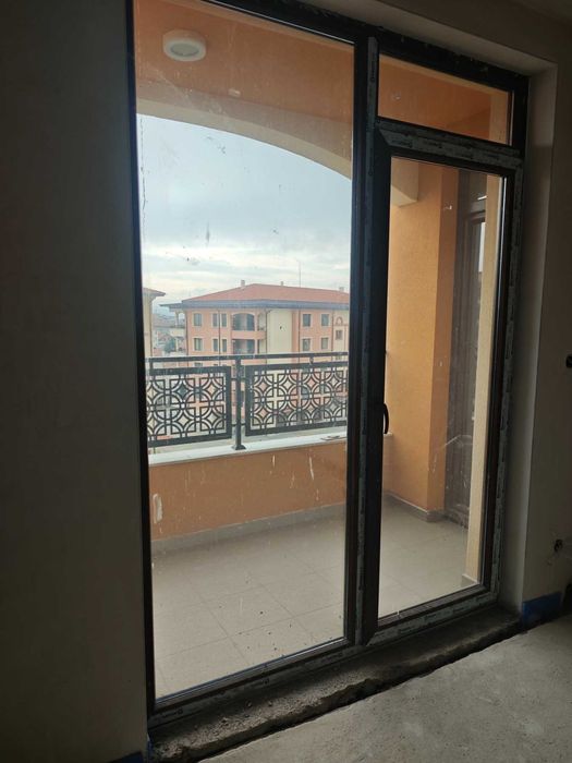 135 кв.м комфорт в „Розатера“, Казанлък – модерен дом с потенциал!