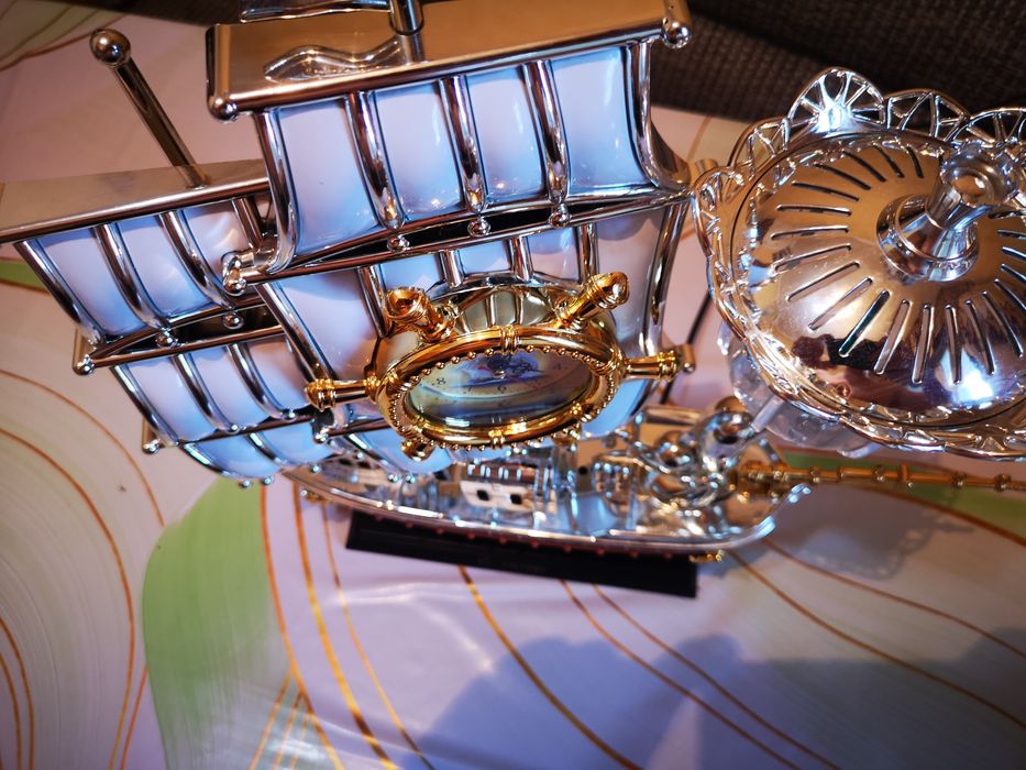 ПАРУСНИК. . Часы. Светильник.