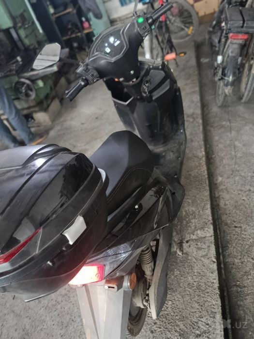 Skuter sotiladi kam yurgan