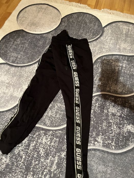 Долнище Guess.