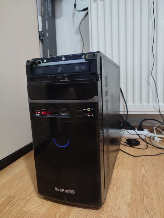 Desktop PC + Monitor + Periferice