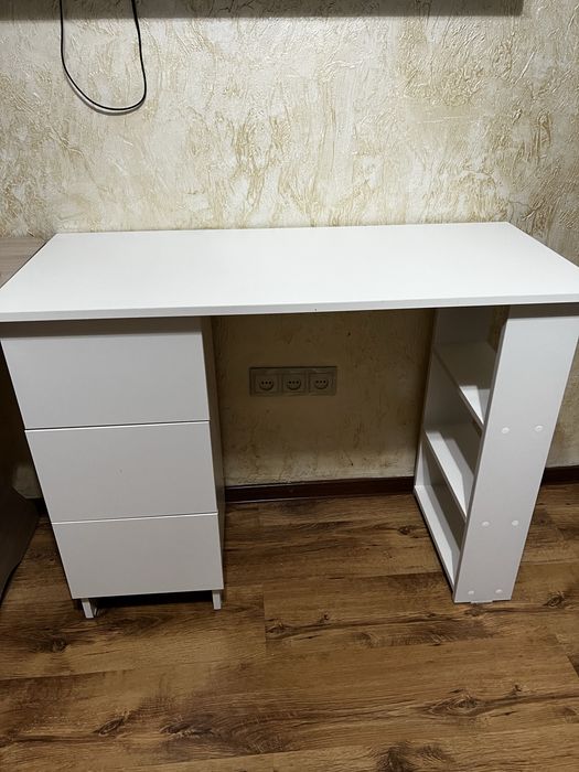 Продаю два стола в идеальном состоянии!