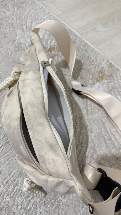 Продам сумку бананку новую