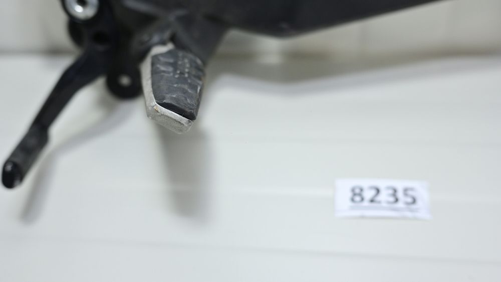 Ducati Monster 937 2021 2025 Suport scarita stanga cu pedala