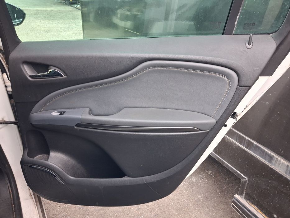 Fete usi Opel Zafira C 2011 - 2016