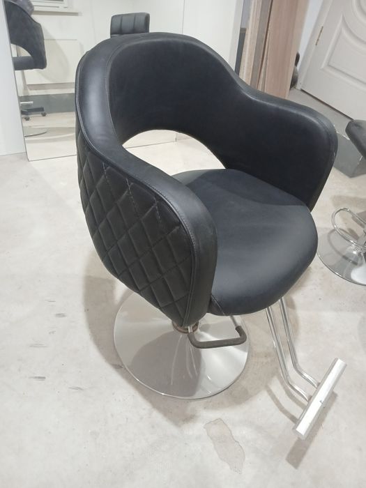 Парикмахерское кресло