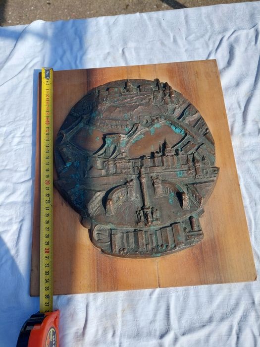 Lucrare turnata cupru semnată