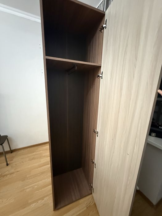 Продаю одинарный шкаф с зерколом