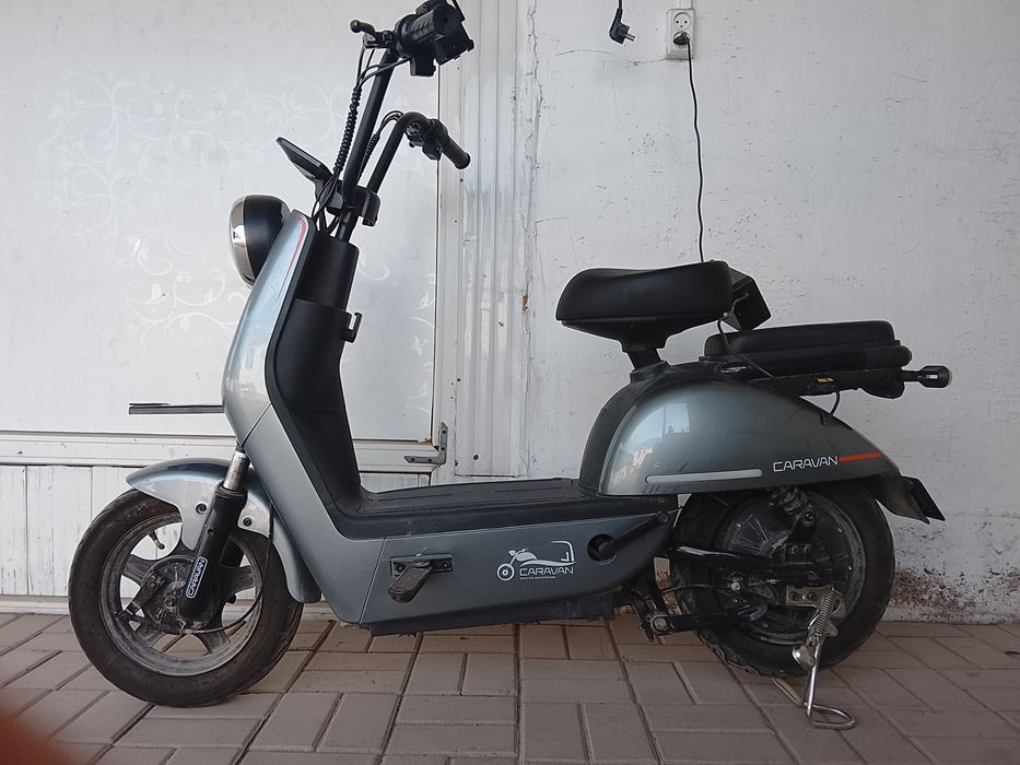 мощный электроскутер caravan