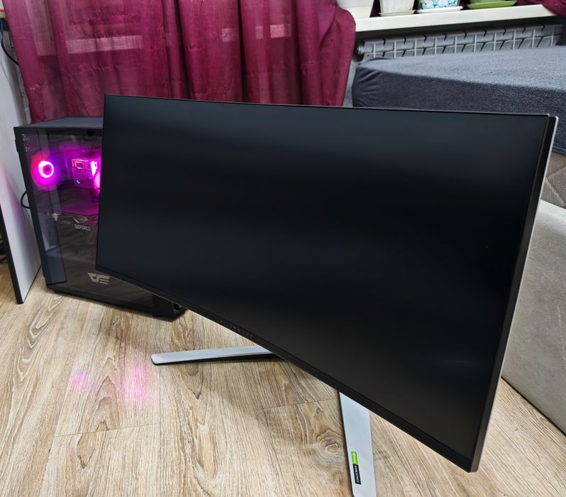 Монитор Dell Alienware 38