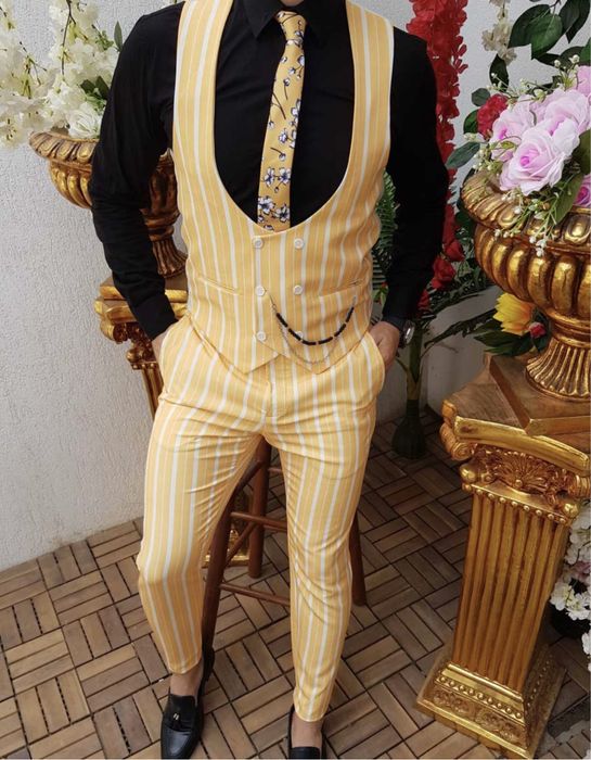 Set vestă și pantaloni slim fit cu dungi galbene