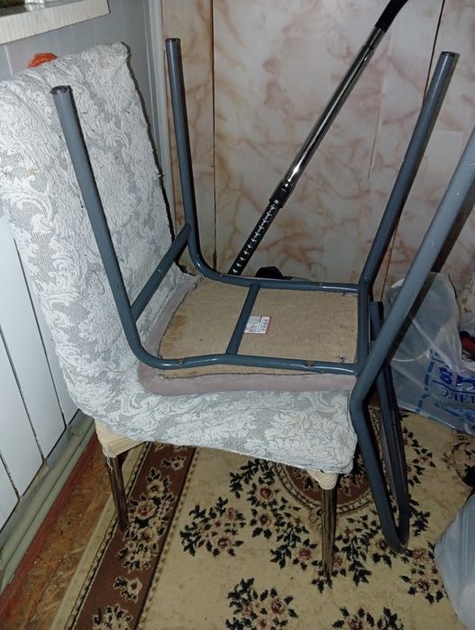 Продам стол и стулья