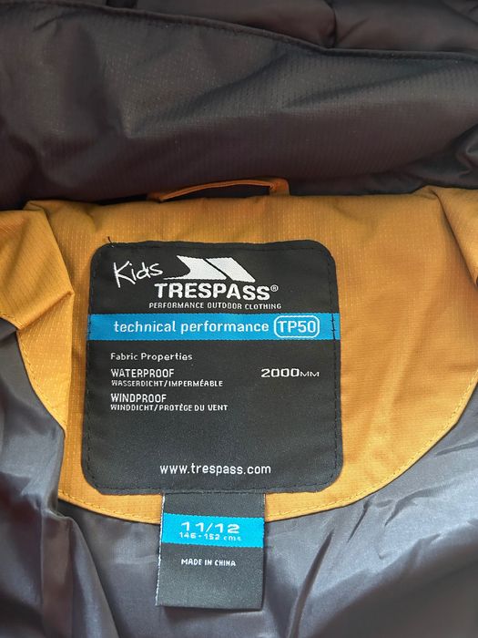 Geaca iarna Trespass , marimea 11-12 ani ,noua fara eticheta