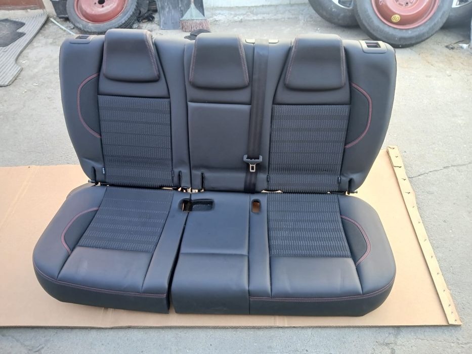 Banchetă spate Peugeot 2008 an 2018