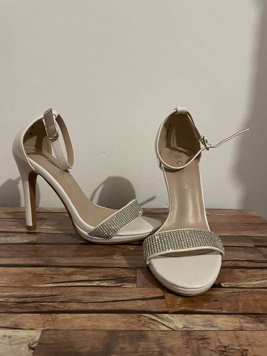 Sandale albe elegante