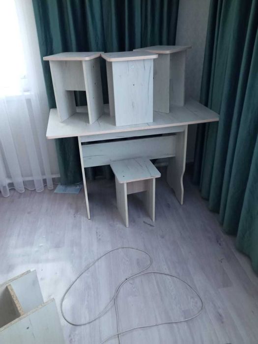 Кухонный стол, табуретки