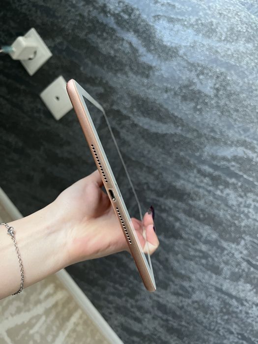 срочно продам ipad 6 2019 года