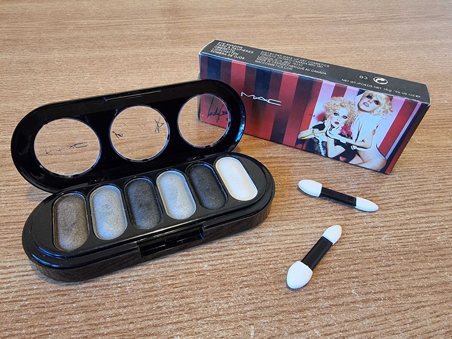 Fard pleoape MAC, Eye Shadow 6 culori, nr.03 226