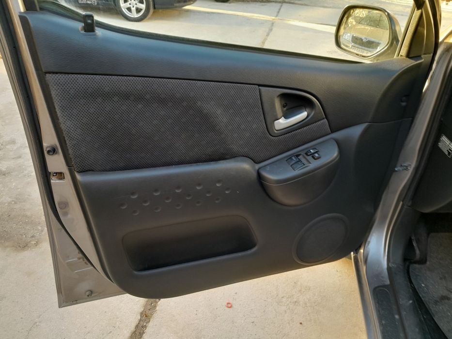 Туьота ярис версу 1.4 дизел 2003година  на части