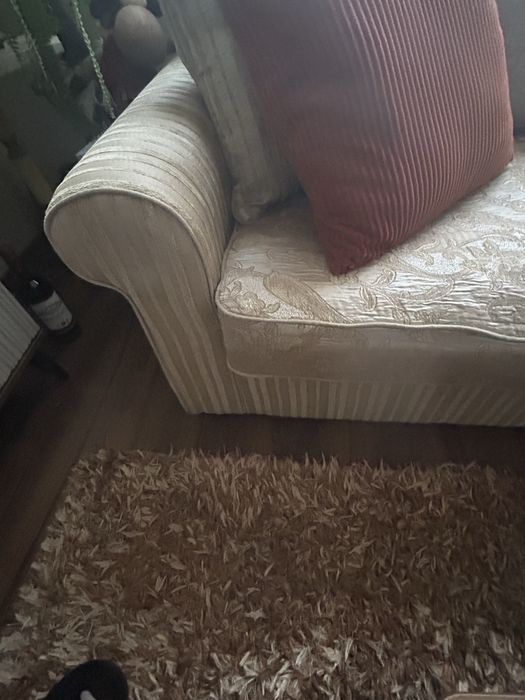 Ъглов диван с размери 260/195 с луксозна дамаска