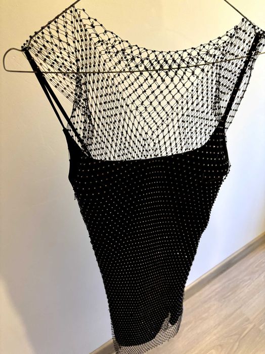 Черна Рокля  с камъни