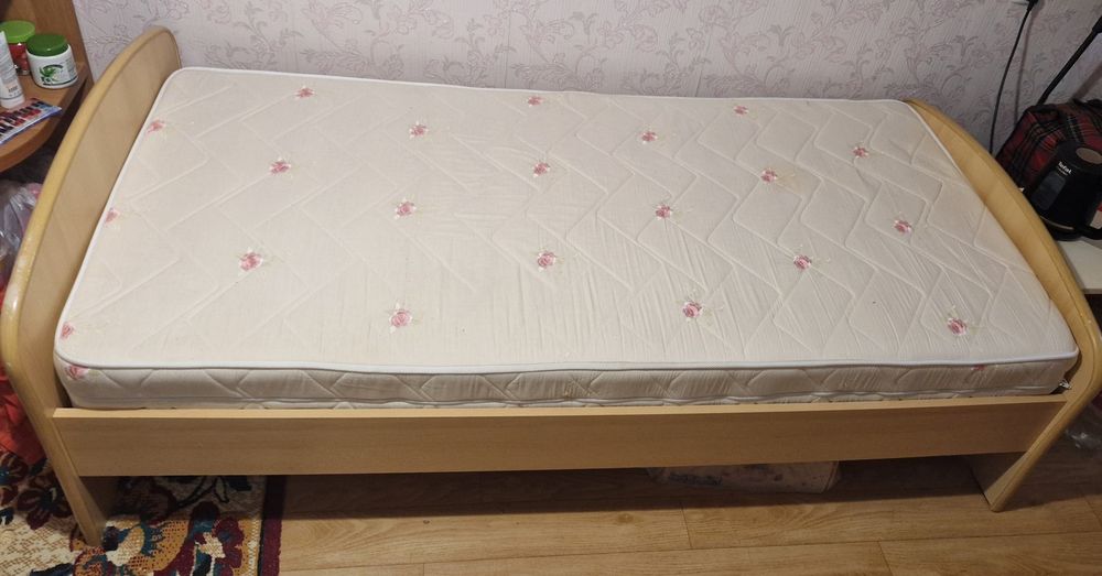 Продам б/у кровать