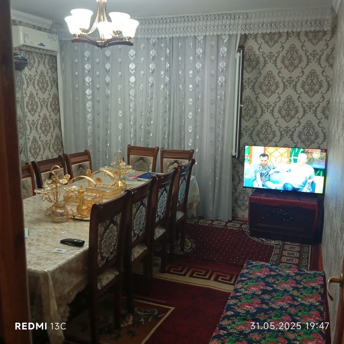 Дом сотилади 9 этажли 8 этаж 4хонали