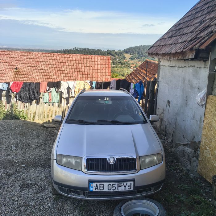 SKODA Octavia 2005 dezmembrări mașina e o stare bună e de câmp