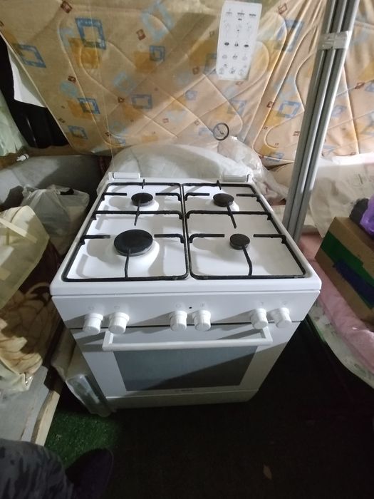 Продам газ плиту бош