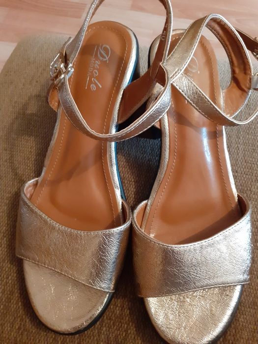 Продам босоножки  40 размер.