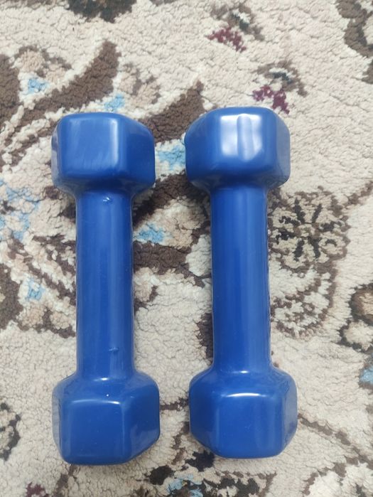 Продам гантели 1кг