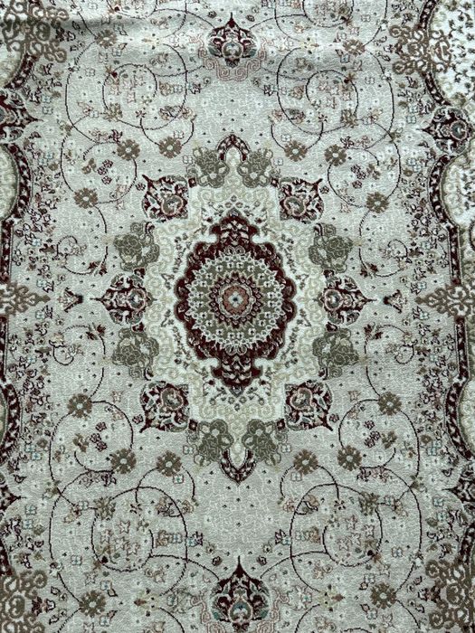 Продам ковер в хорошем состояние