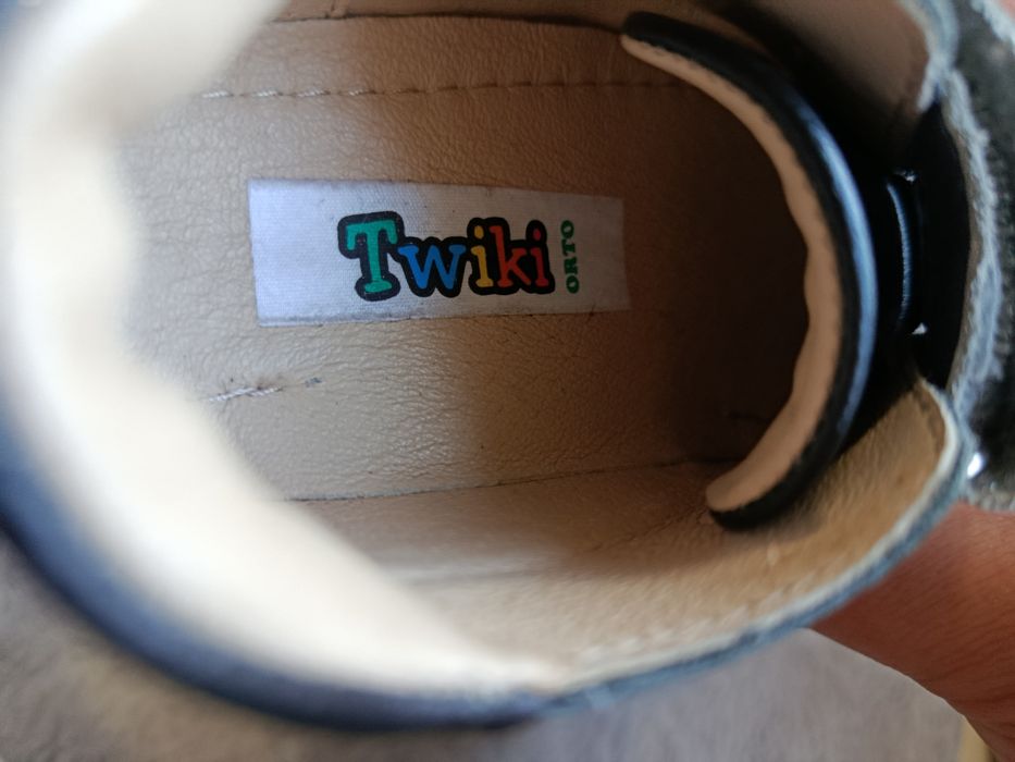 Продам детскую обувь