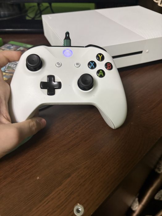 Vand xbox one S in stare excelenta