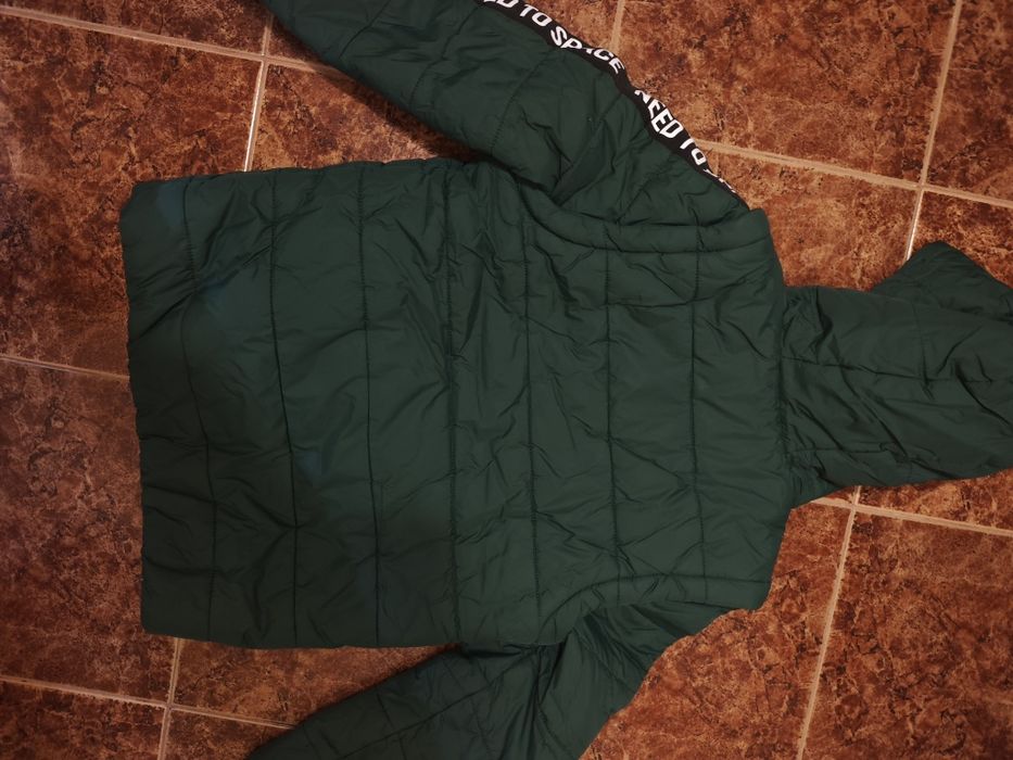 Яке със свалящи се ръкави