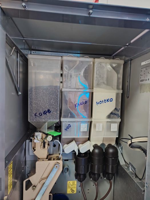 Продаються кофе автомат